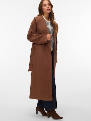 Manteau mi-saison 'VMANNE' VERO MODA en marron : devant