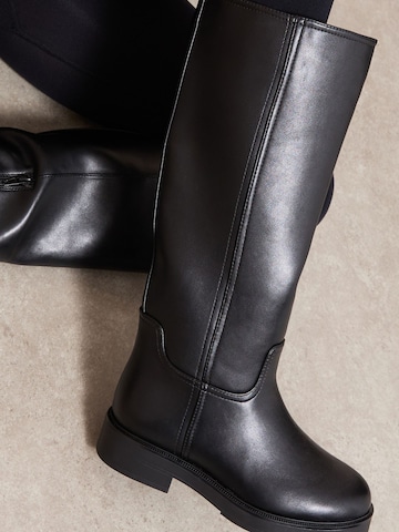 Friends Like These - Bota em preto