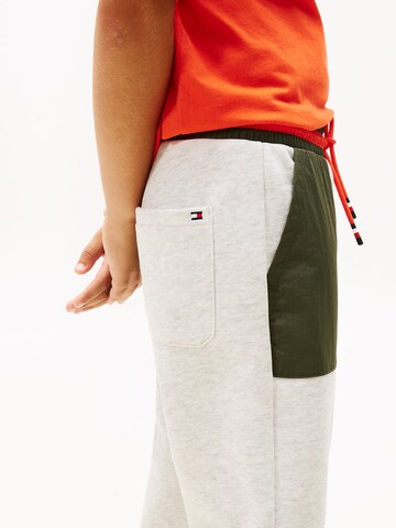 TOMMY HILFIGER Tapered Hose in Grau