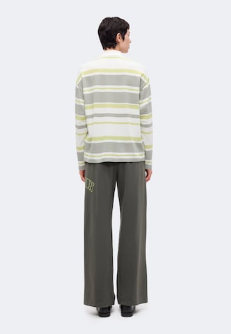 Champion - Pierna ancha Pantalón en verde: atrás