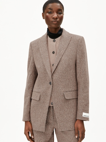 Blazer 'MIKULAA' ARMEDANGELS en marron : devant