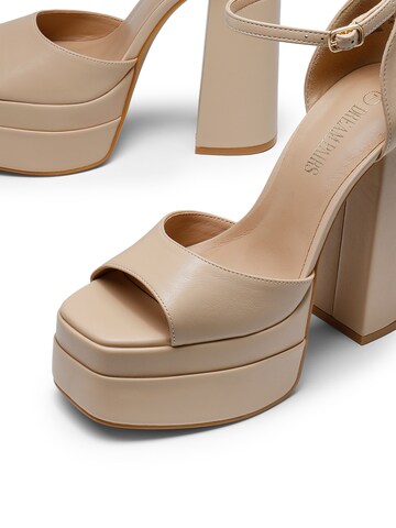 Dream Pairs Strap Sandals in Beige