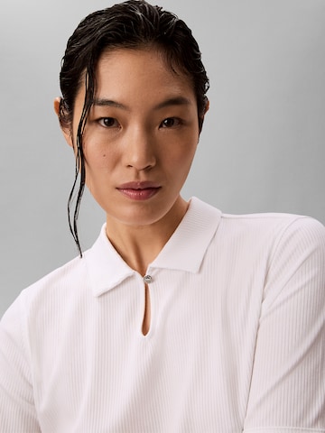 T-shirt Calvin Klein en blanc