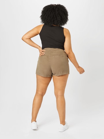 Vero Moda Curve Loosefit Shorts 'Mia' in Braun