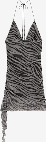 Rochie de la Pull&Bear pe gri: față