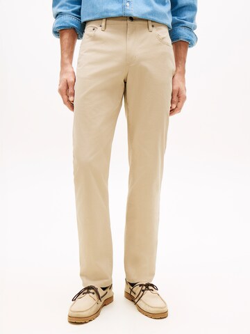 TOMMY HILFIGER Szabványos Nadrág 'DENTON ESSENTIAL' - zöld: elől