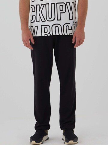 Rockupy Regular Sporthose 'Ike'‌ in Schwarz: Vorderseite