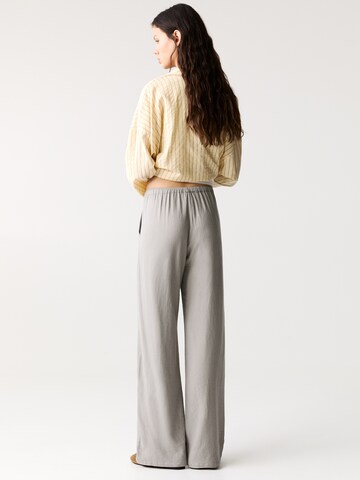 Wide leg Pantaloni di Pull&Bear in grigio