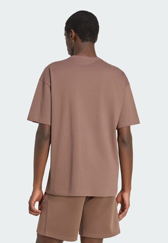 ADIDAS ORIGINALS - Camiseta 'Trefoil Essentials Spacer' en marrón