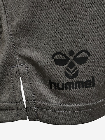 Hummel Regular Sportshorts in Grau