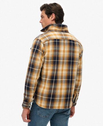 Coupe regular Chemise Superdry en jaune