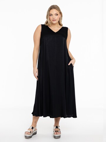 Yoek Dress in Black