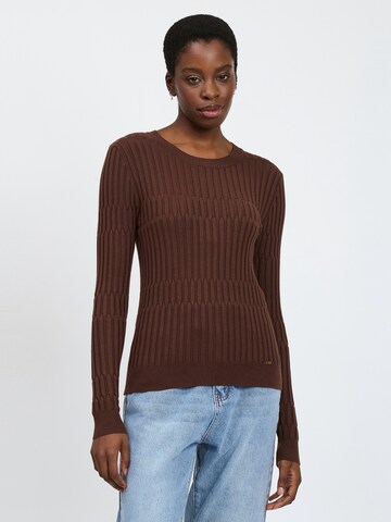 Influencer Pullover in Braun: Vorderseite