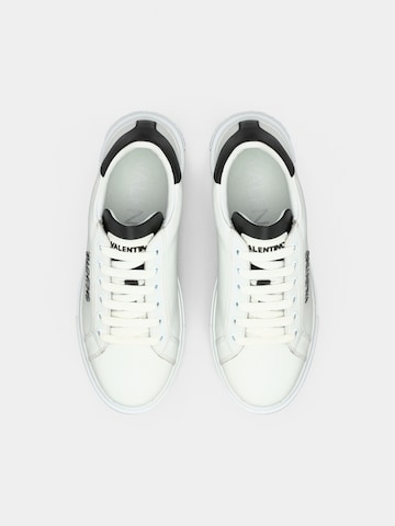 Baskets basses 'BARAGA' Valentino Shoes en blanc