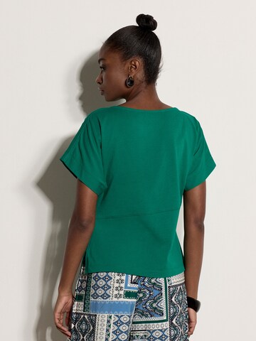 Apricot Shirt ' ' in Green