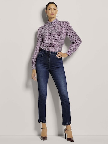 MADELEINE Tapered Jeans in Blau
