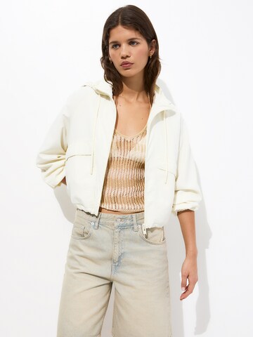 Pull&Bear Jacke in Beige