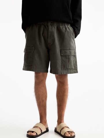 Pull&Bear Loosefit Cargobyxa i grön: framsida