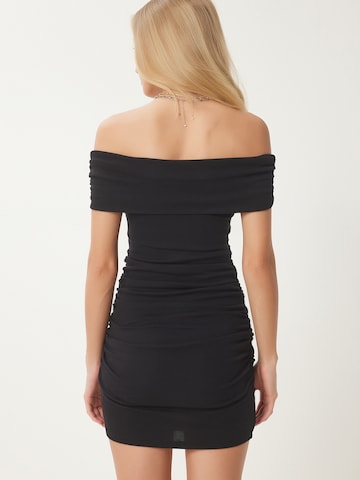 Happiness İstanbul Kleid in Schwarz