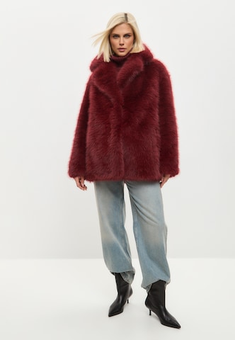 CESARE GASPARI Wintermantel in Rood