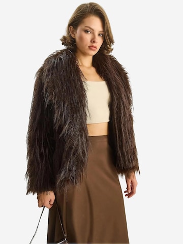 Veste mi-saison 'Jacken' Bianco Lucci en marron : devant