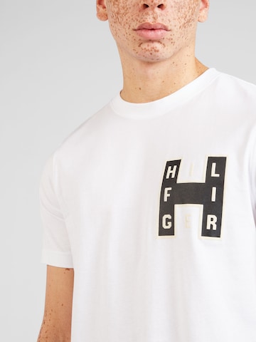 T-Shirt 'VARSITY' TOMMY HILFIGER en blanc