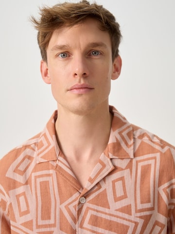 Next - Ajuste regular Camisa en naranja
