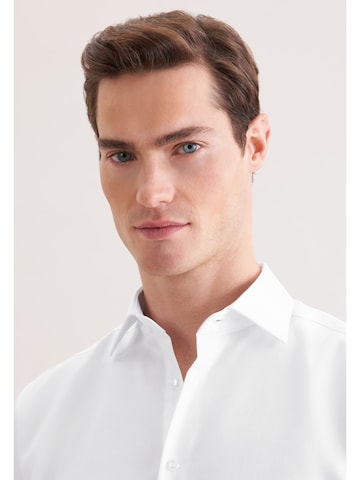 Coupe regular Chemise business SEIDENSTICKER en blanc