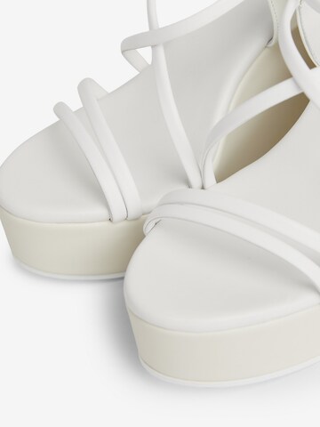 Sandales à lanières Calvin Klein en blanc