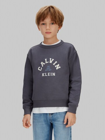 Calvin Klein Jeans Sweatshirt 'Varsity' in Grijs: voorkant