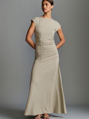 Next Kleid in Beige