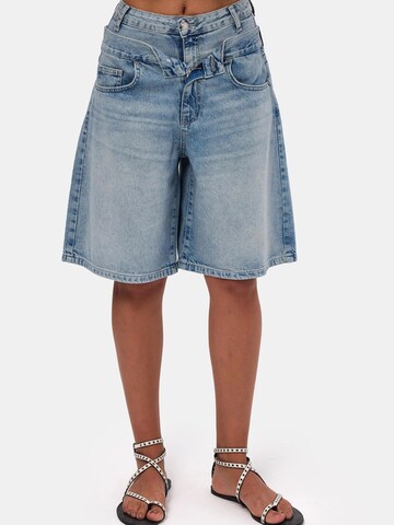 IT'S BASIC Baggy Jeans 'BERMUDA HIGH RISE SHORT' in Blauw
