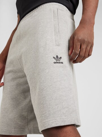ADIDAS ORIGINALS Regular Byxa 'Essentials' i grå