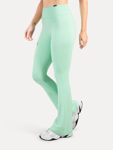 Smilodox Flared Leggings in Green