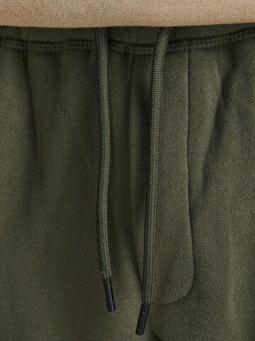 JACK & JONES Tapered Cargobroek 'Gordon' in Groen