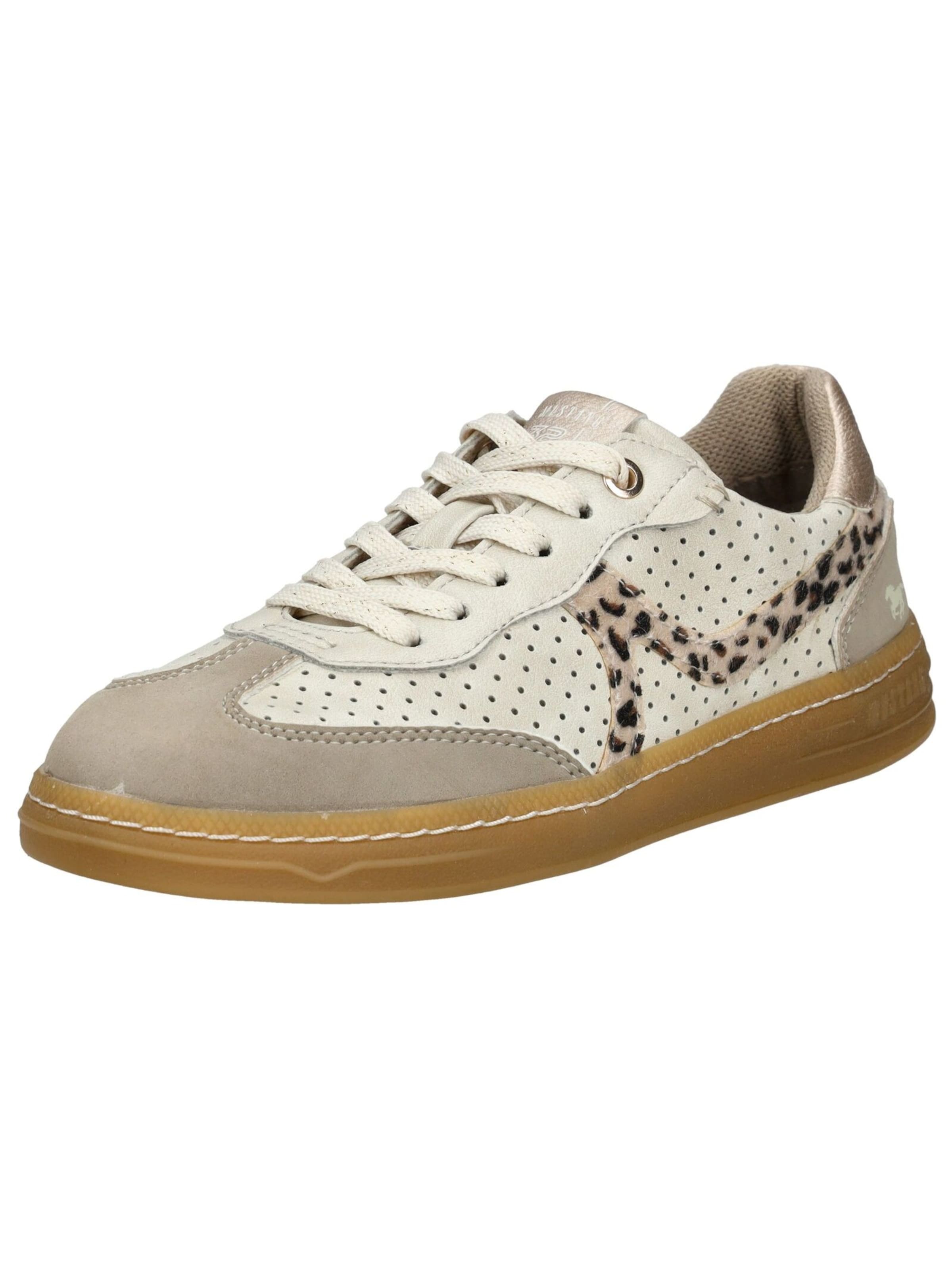 Baskets basses MUSTANG en beige : devant