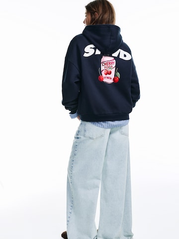 Pull&Bear Mikina 'STWD LATA CHERRIES' - Modrá: predná strana