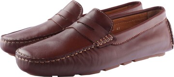 D.MoRo Shoes Classic Flats in Brown: front