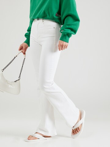 Flared Jeans 'SYLVIA HIGH RISE FLARE' di Tommy Jeans in bianco: frontale