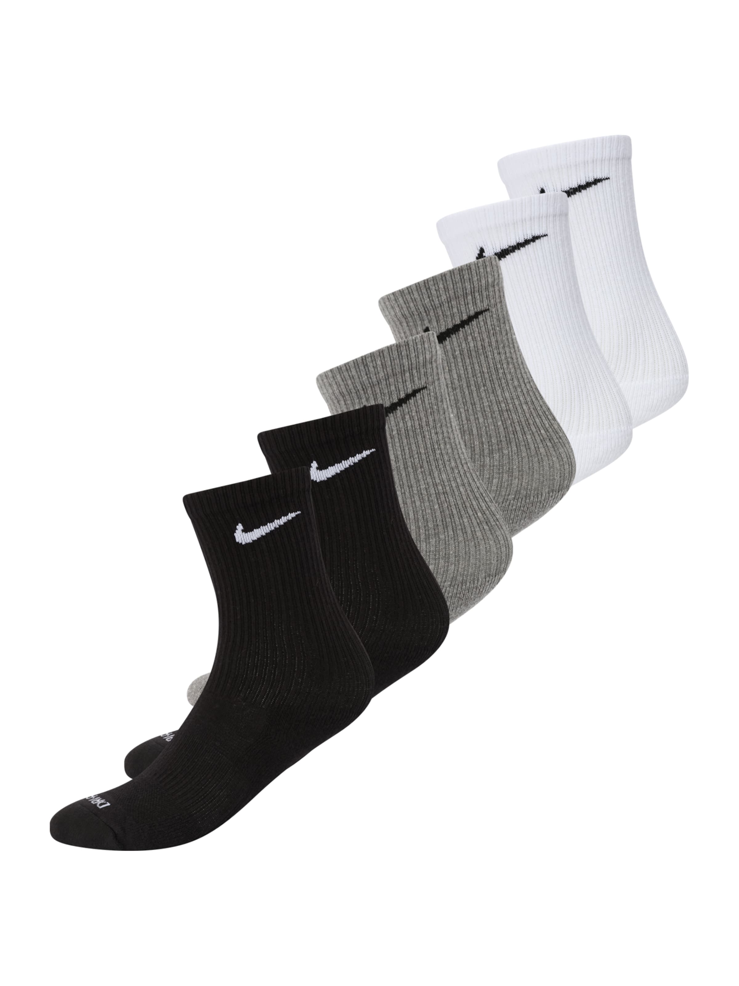NIKE Chaussettes de sport 'Everyday Plus' en gris chiné / noir / blanc, Vue avec produit