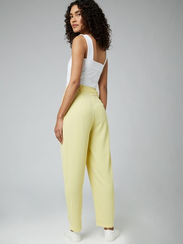 Loosefit Pantaloni con pieghe 'Mila' di Guido Maria Kretschmer Women in giallo