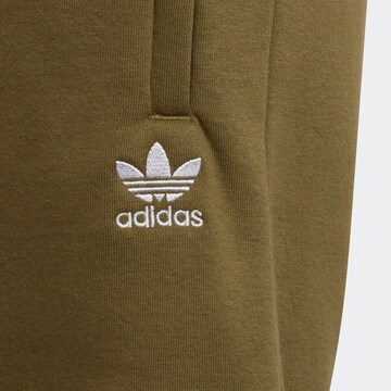 ADIDAS ORIGINALS Štandardný strih Nohavice - Zelená