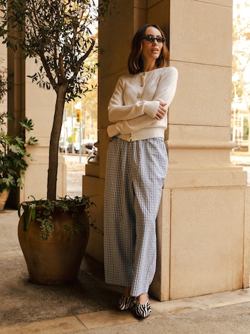 regular Pantaloni ' Flowercras ' di Crās in bianco