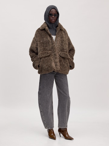 Geacă de iarnă 'Amia' de la EDITED pe maro