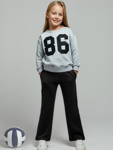 Trendyol - Conjunto en gris: frente