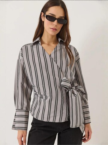 Chemisier Bianco Lucci en gris : devant