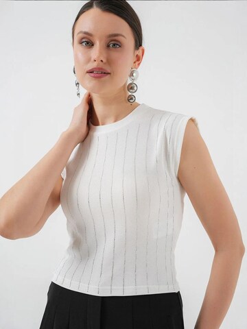 Top di Bigdart in bianco: frontale