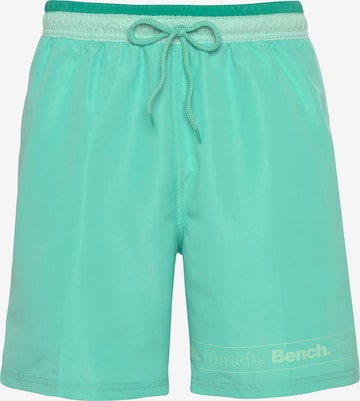 Pantaloncini da bagno di BENCH in verde: frontale