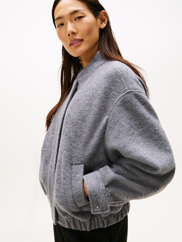 TOMMY HILFIGER Overgangsjakke i grå