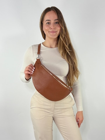 lePelou Fanny Pack in Brown: front